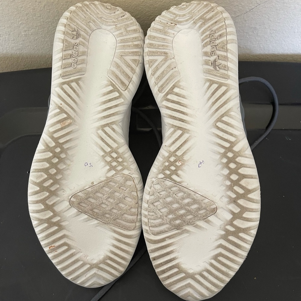 Adidas Tubular - Picture 3 of 5